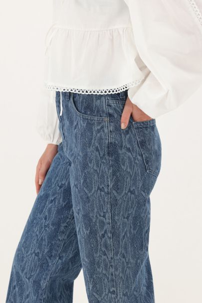 Blauwe wide leg jeans met slangenprint