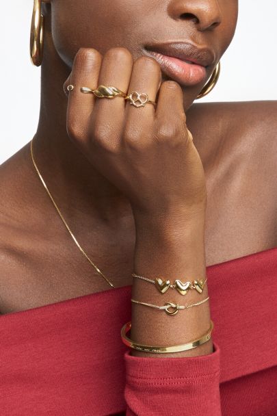 Bracelet Bold avec trois petits cœurs 