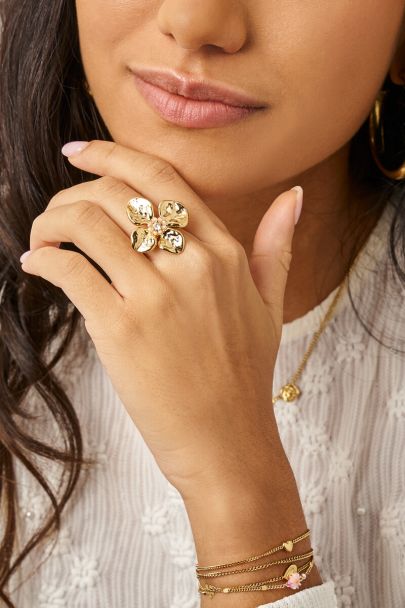 Botanical ring met bloem en beige kralen