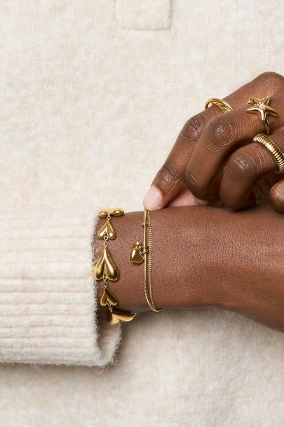 Armband met kleine en grote hartjes