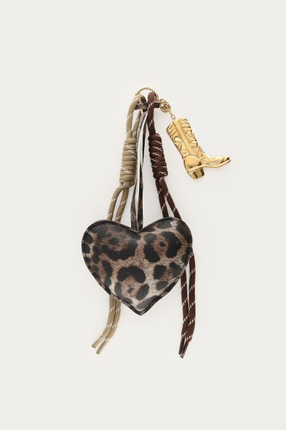 Bruine bag charm met panterprint hart