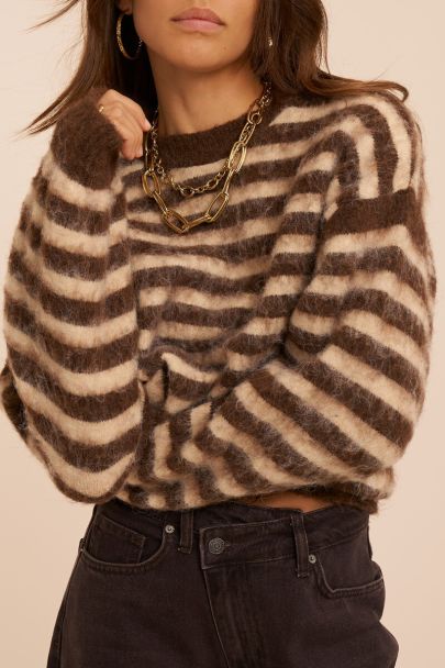 Pull duveteux marron ray&eacute; beige