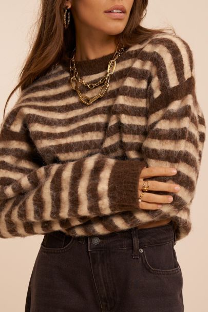 Pull duveteux marron ray&eacute; beige
