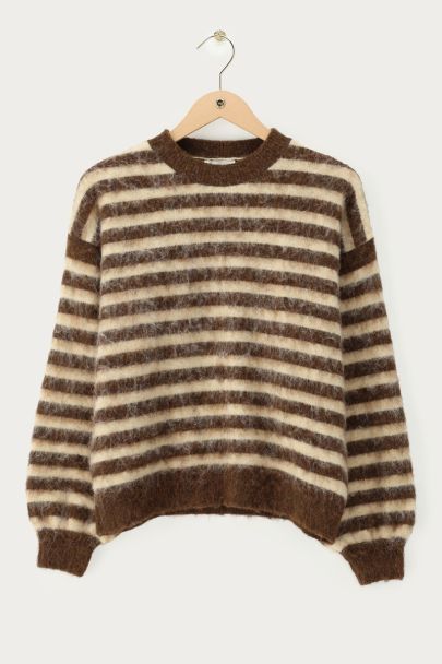 Pull duveteux marron rayé beige