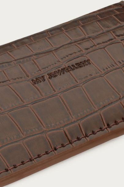Bruine pasjeshouder met croco design