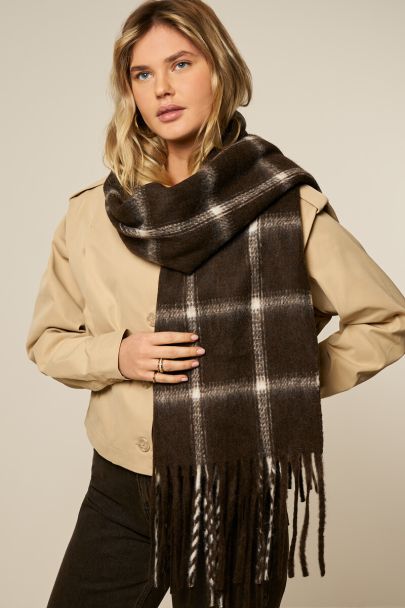 Brown checked scarf with fringes