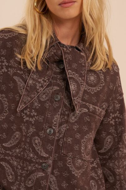 Bruine denim blouse met paisley print en sjaal