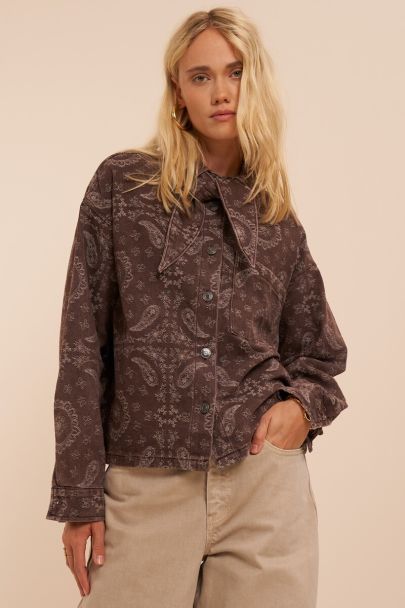 Bruine denim blouse met paisley print en sjaal