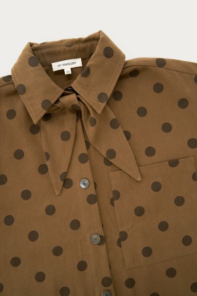 Robe en denim marron avec &eacute;charpe et pois