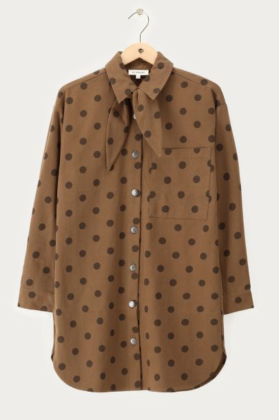 Robe en denim marron avec &eacute;charpe et pois