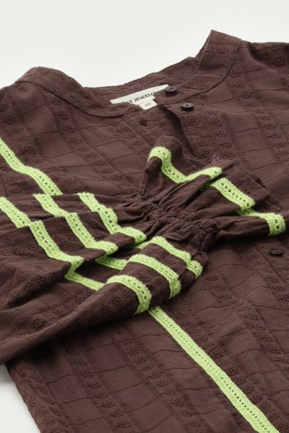 Braune Bluse mit Stickerei und Bändern