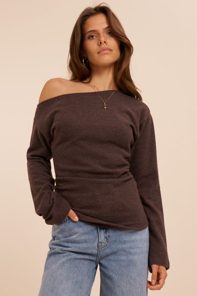 Braunes One-Shoulder-Oberteil mit langen &Auml;rmeln