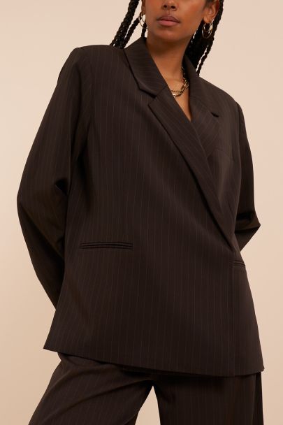 Brauner Oversized-Blazer mit Nadelstreifen