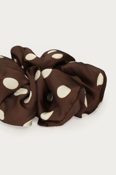 Bruine polkadot scrunchie