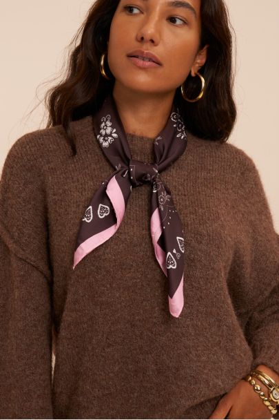 Brown scarf in satin look with paisley print