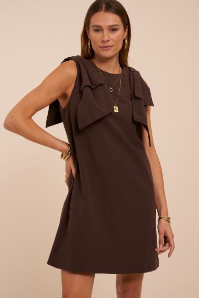 Bruine korte jurk met strik details
