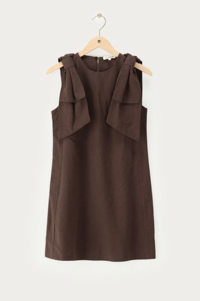 Robe courte marron avec nœud 