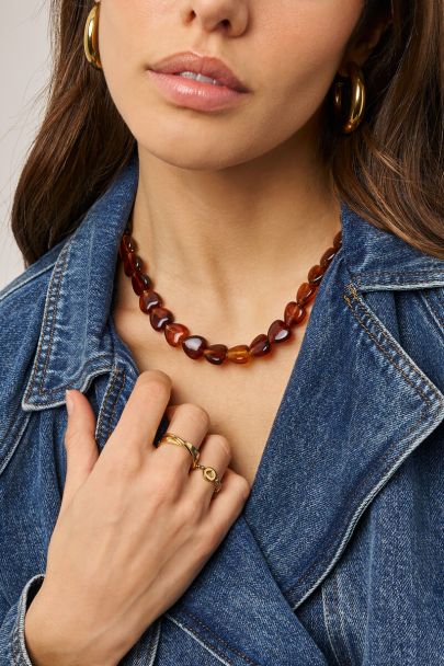 Bruine smalle hartjes kralenketting