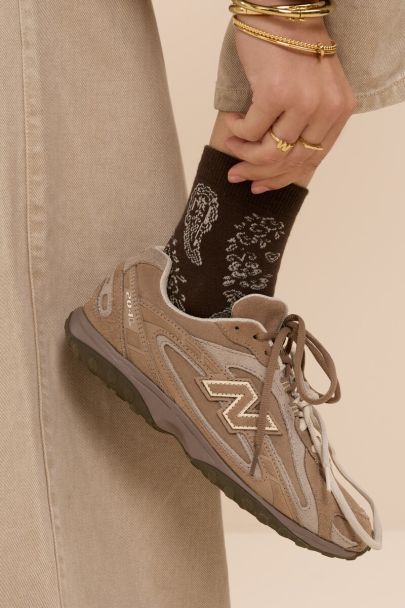 Bruine sokken met paisley print