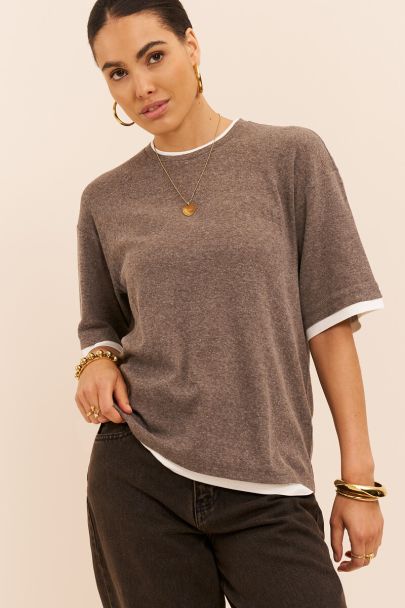 Braunes doppellagiges Oberteil mit kurzen Ärmeln