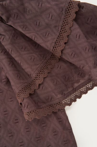 Bruine top met korte mouwen en dubbele ruffles
