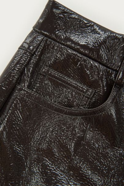 Pantalon aspect cuir marron verni 