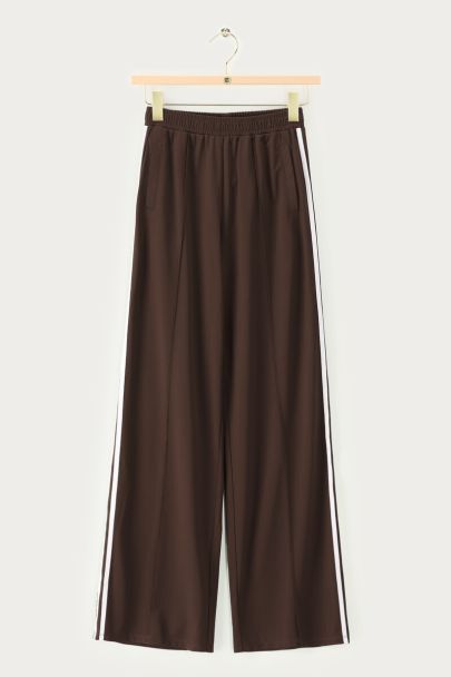 Brown wide jogger trousers with stripes