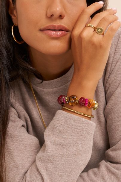 Burgundy bracelet with heart-shaped details