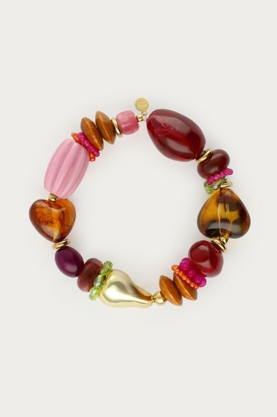Burgundy bracelet with heart-shaped details