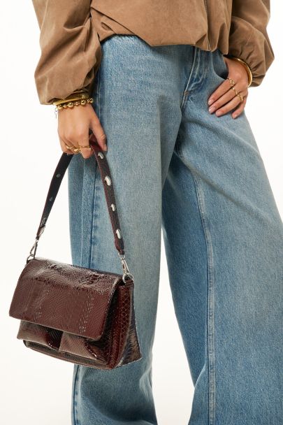 Burgundy crossbody tas met croco print