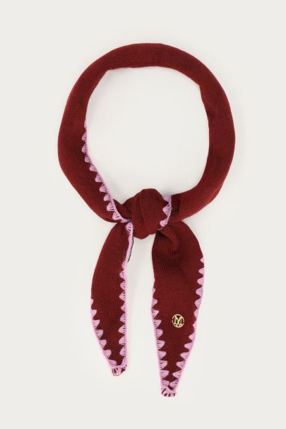 Burgundy gebreide sjaal met contrasterende rand