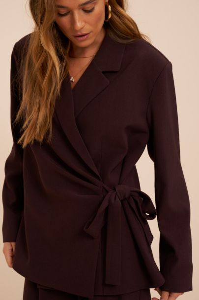 Blazer bordeaux avec rabat et n&oelig;ud