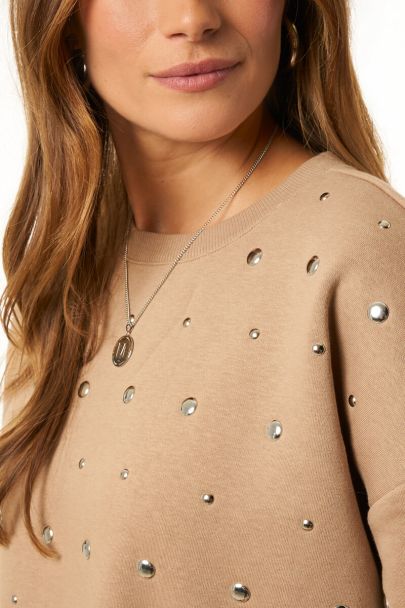 Camel sweater with silver-coloured studs