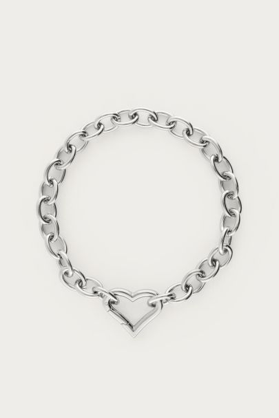 Chain bracelet with heart closure