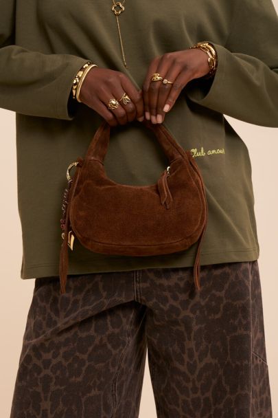 Sac en su&egrave;de cognac en forme de demi-lune