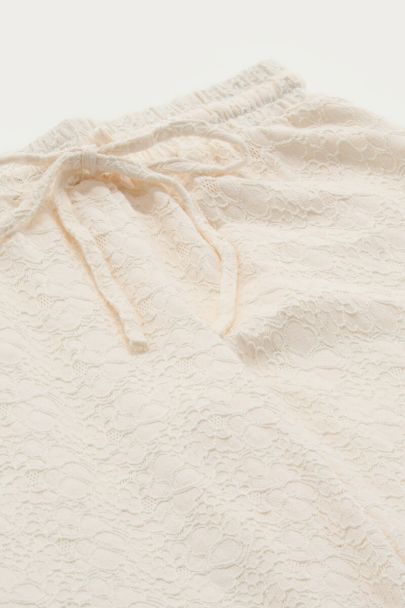 Cremefarbene Spitzenhose