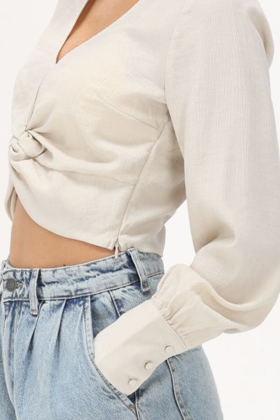 Crème top met knoop & structuur