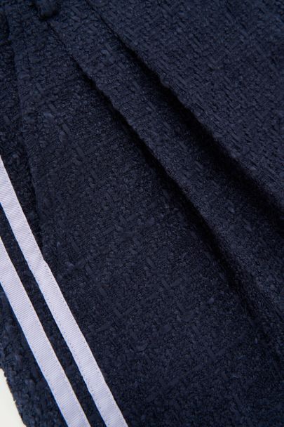 Donkerblauw bouclé short met tapes
