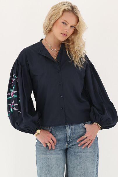 Donkerblauwe embroidery blouse met bloemen