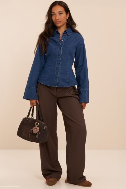 Donkerblauw aansluitende denim blouse