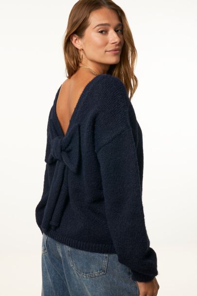 Pull en maille bleu foncé avec nœud