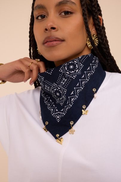 Foulard bleu fonc&eacute; &agrave; charms 