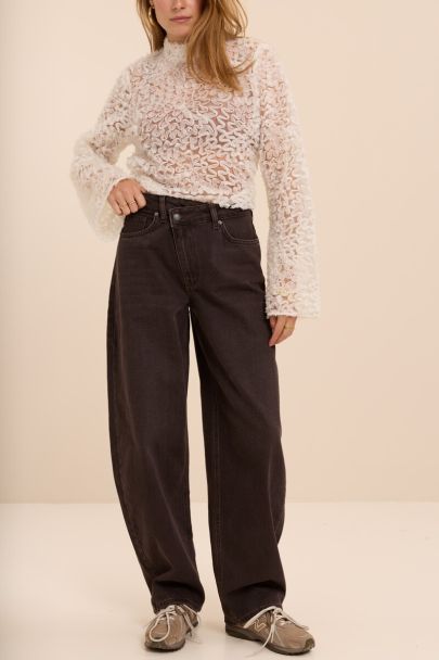 Jean barrel marron fonc&eacute; avec fermeture asym&eacute;trique