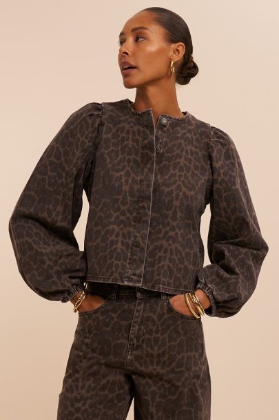 Top en denim marron fonc&eacute; &agrave; imprim&eacute; l&eacute;opard avec manches longues