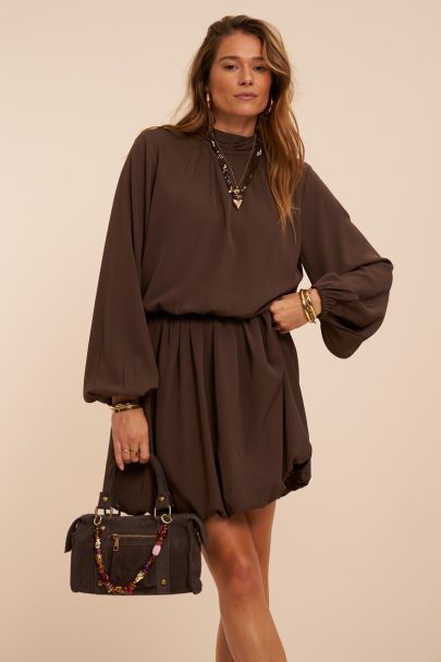 Dark brown dress with high neck in balloon look