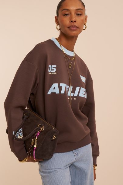 Donkerbruine sweater met blauw contrast 'Atelier Paris'