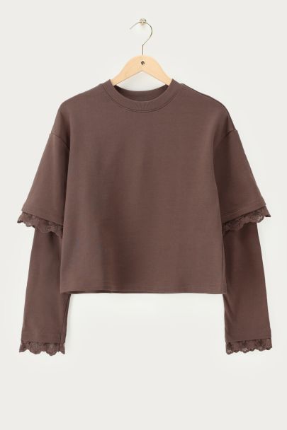Sweat marron foncé avec manches doubles et détails en dentelle