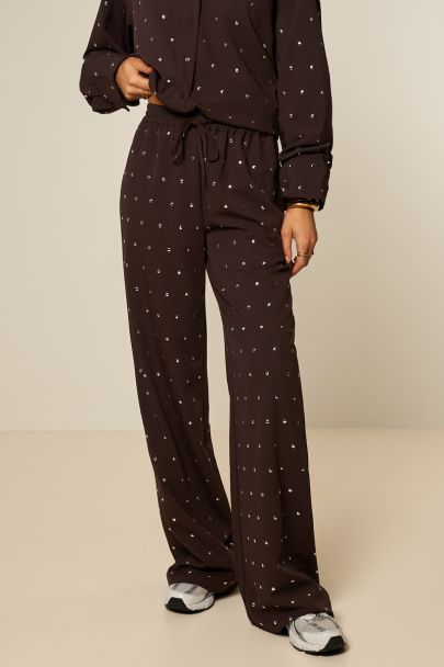 Donkerbruine pantalon met zilverkleurige studs