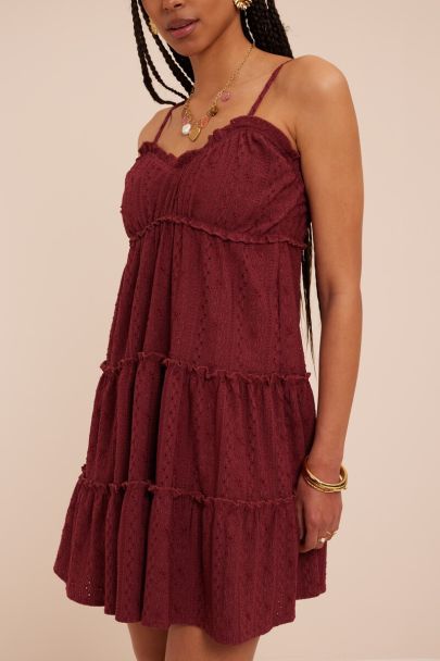 Robe rouge fonc&eacute; brod&eacute;e 
