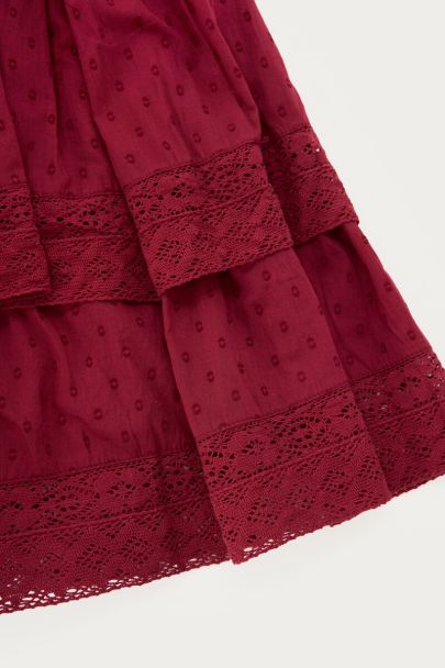Donkerrode wikkeljurk met ruffles